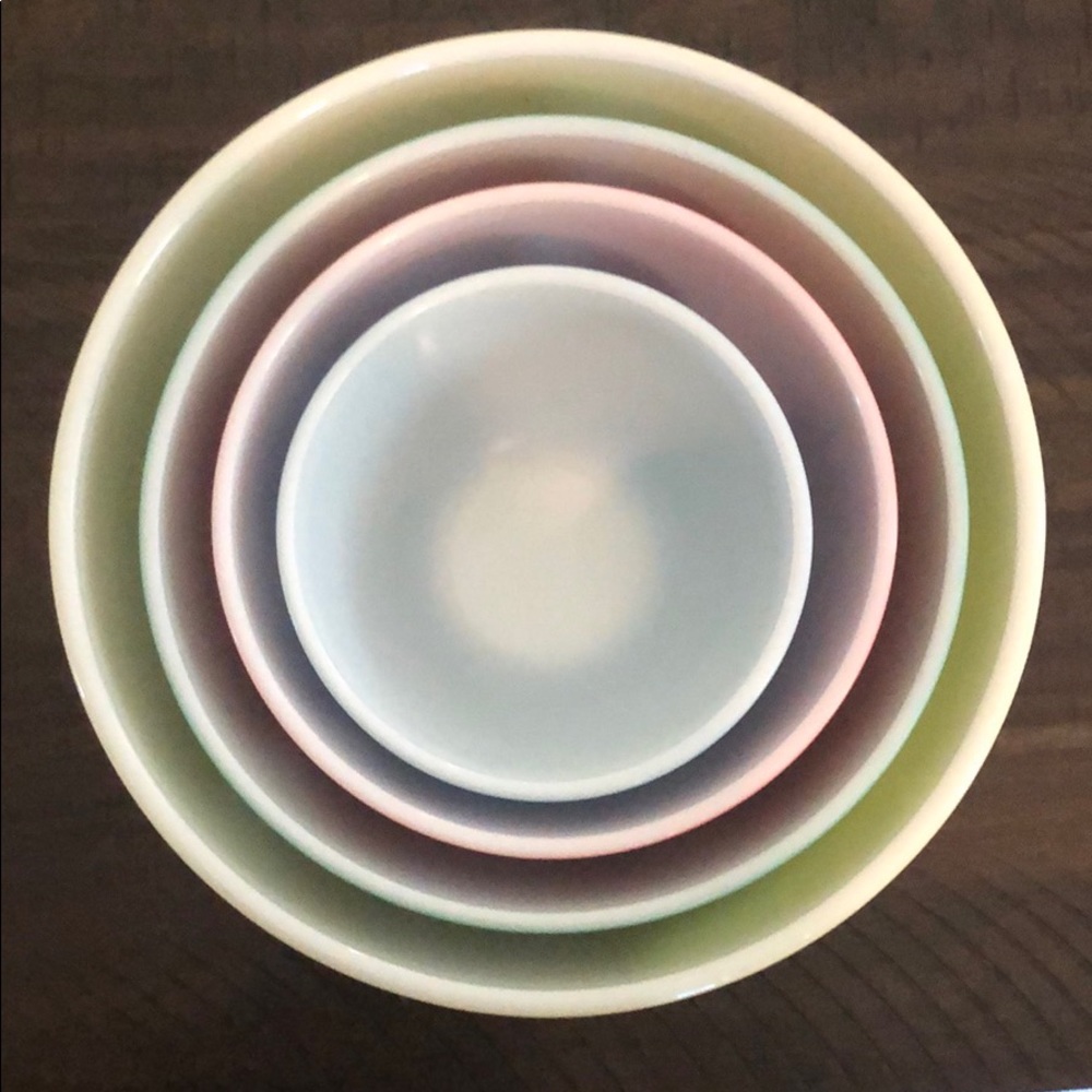 Rare vintage set of 4 Pyrex mixing bowls
